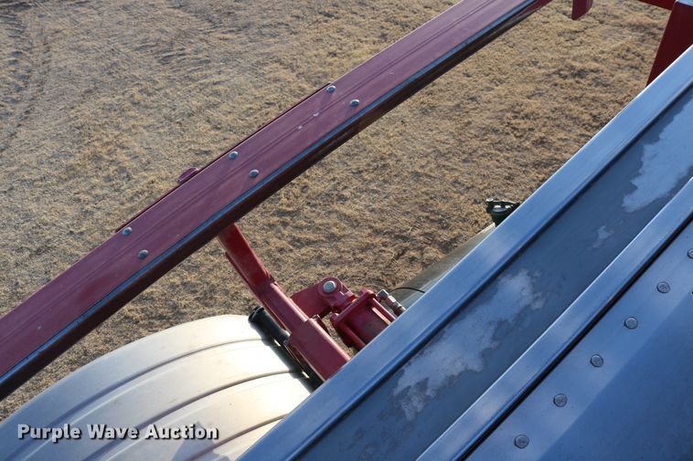 image for item DD6068 2011 Stinger 6500 hay bale stacker