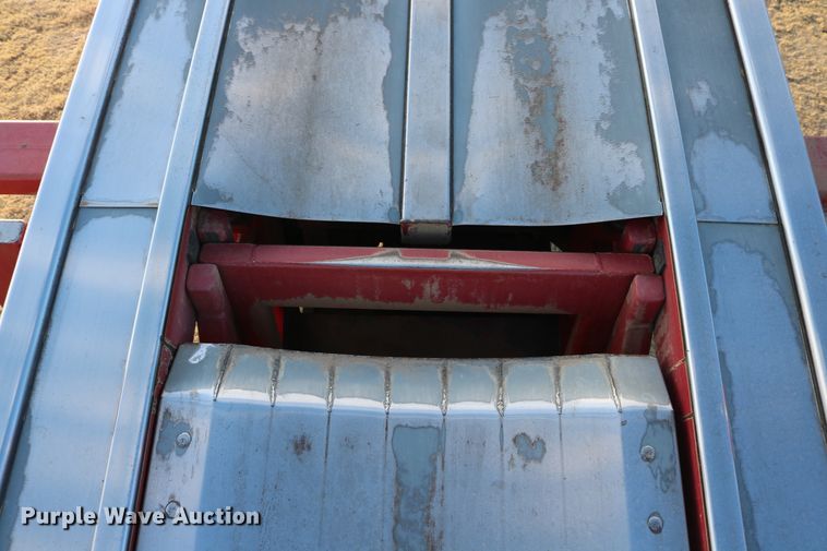 image for item DD6068 2011 Stinger 6500 hay bale stacker