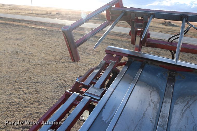 image for item DD6068 2011 Stinger 6500 hay bale stacker