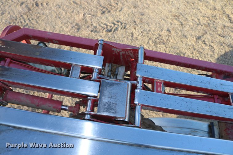 image for item DD6068 2011 Stinger 6500 hay bale stacker