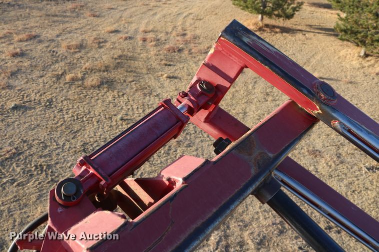 image for item DD6068 2011 Stinger 6500 hay bale stacker