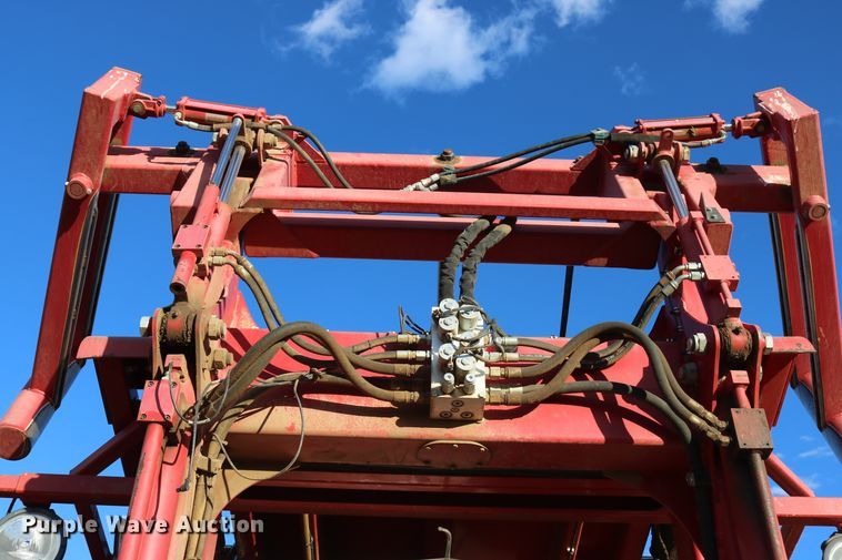 image for item DD6068 2011 Stinger 6500 hay bale stacker