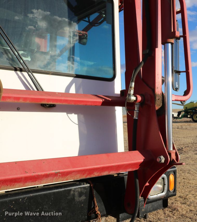 image for item DD6068 2011 Stinger 6500 hay bale stacker