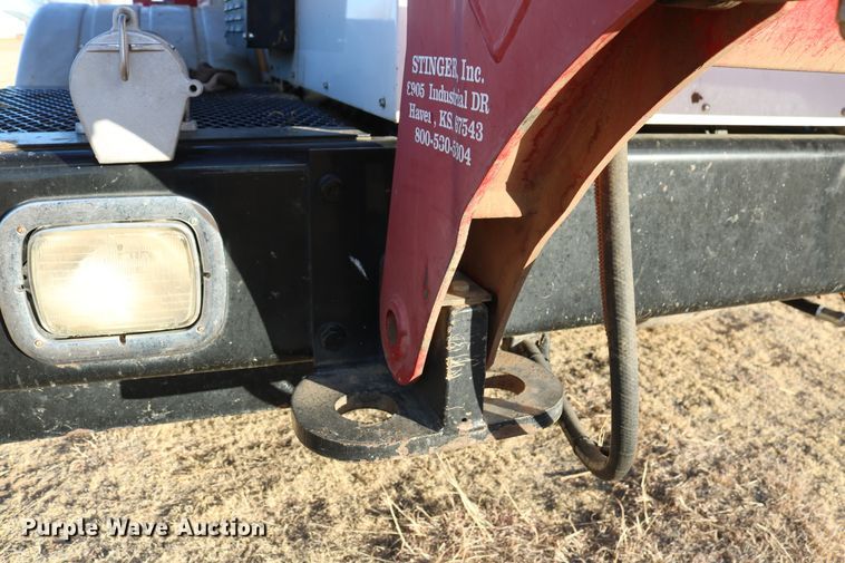 image for item DD6068 2011 Stinger 6500 hay bale stacker