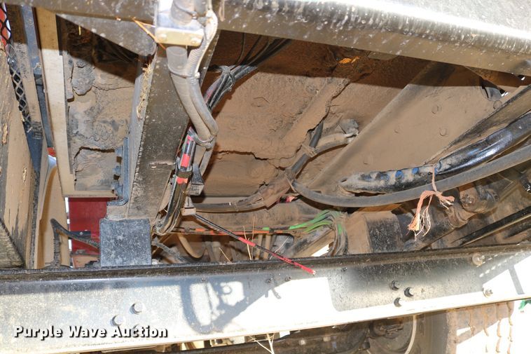 image for item DD6068 2011 Stinger 6500 hay bale stacker