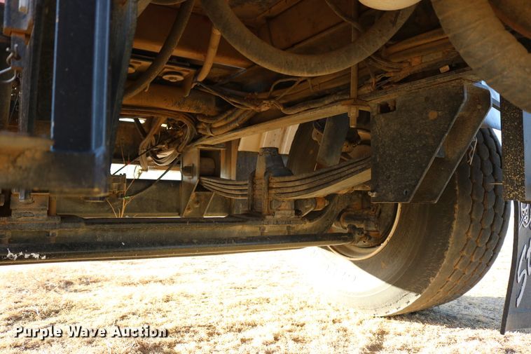 image for item DD6068 2011 Stinger 6500 hay bale stacker