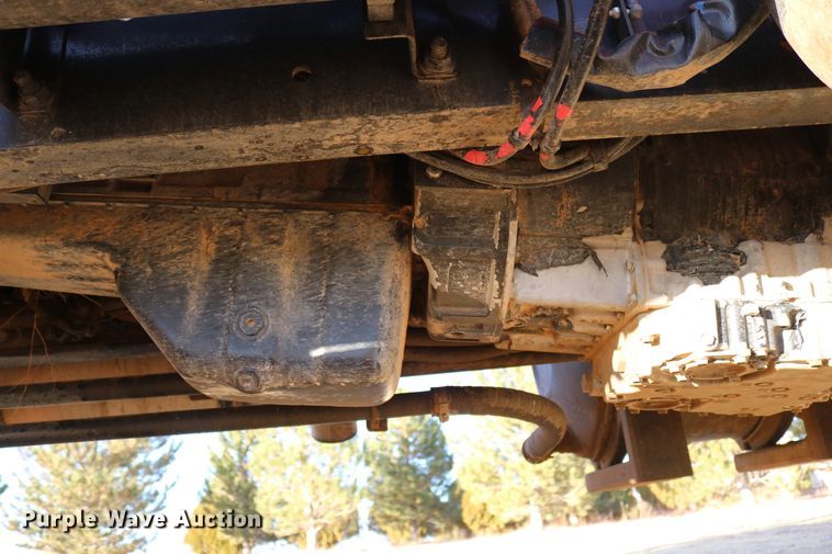 image for item DD6068 2011 Stinger 6500 hay bale stacker