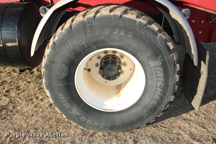 image for item DD6068 2011 Stinger 6500 hay bale stacker