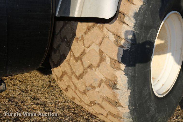 image for item DD6068 2011 Stinger 6500 hay bale stacker