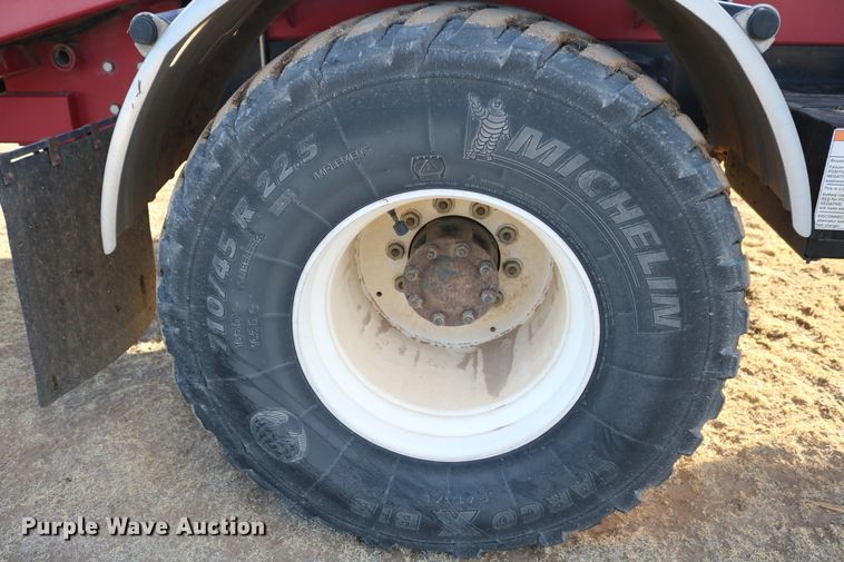 image for item DD6068 2011 Stinger 6500 hay bale stacker