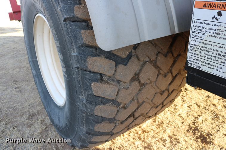 image for item DD6068 2011 Stinger 6500 hay bale stacker