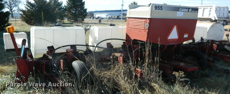 image for item DE4371 Case IH 955 Cyclo Air no-till planter
