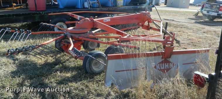 image for item DE4376 Kuhn GA4120 hay rake