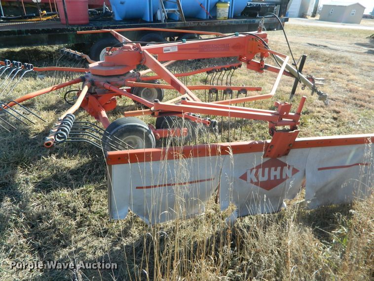 image for item DE4376 Kuhn GA4120 hay rake