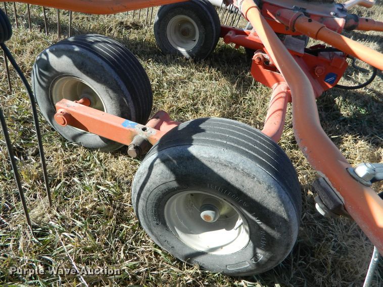 image for item DE4376 Kuhn GA4120 hay rake