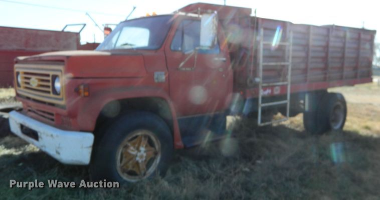 image for item DE4377 1974 Chevrolet C65 grain truck