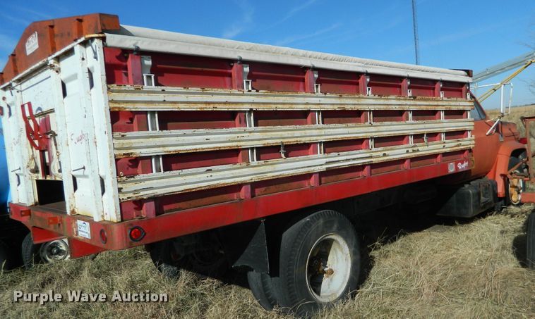 image for item DE4377 1974 Chevrolet C65 grain truck