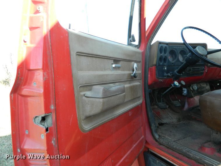 image for item DE4377 1974 Chevrolet C65 grain truck