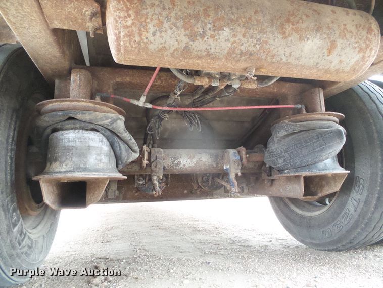 image for item DG0353 2004 Barrett livestock trailer