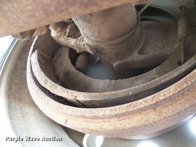 image for item DG0353 2004 Barrett livestock trailer