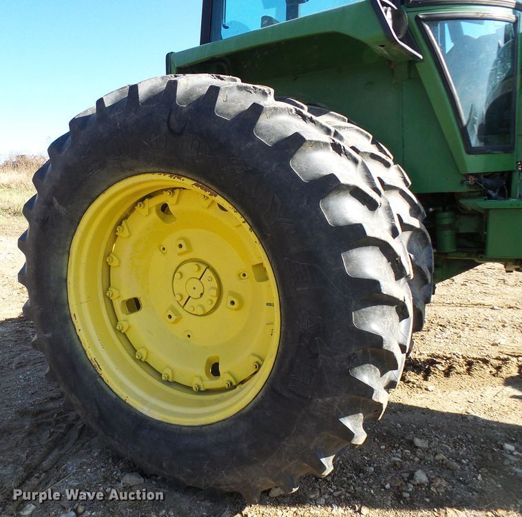 image for item DG5507 1975 John Deere 4630 tractor