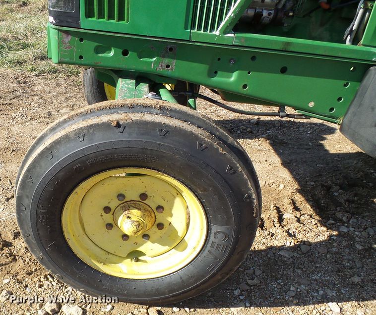 image for item DG5508 1993 John Deere 6200 tractor