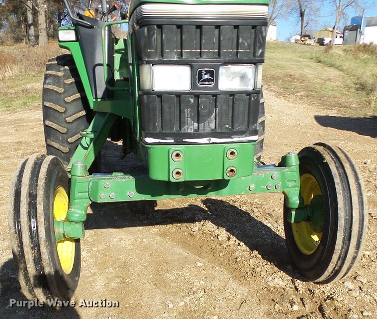 image for item DG5508 1993 John Deere 6200 tractor