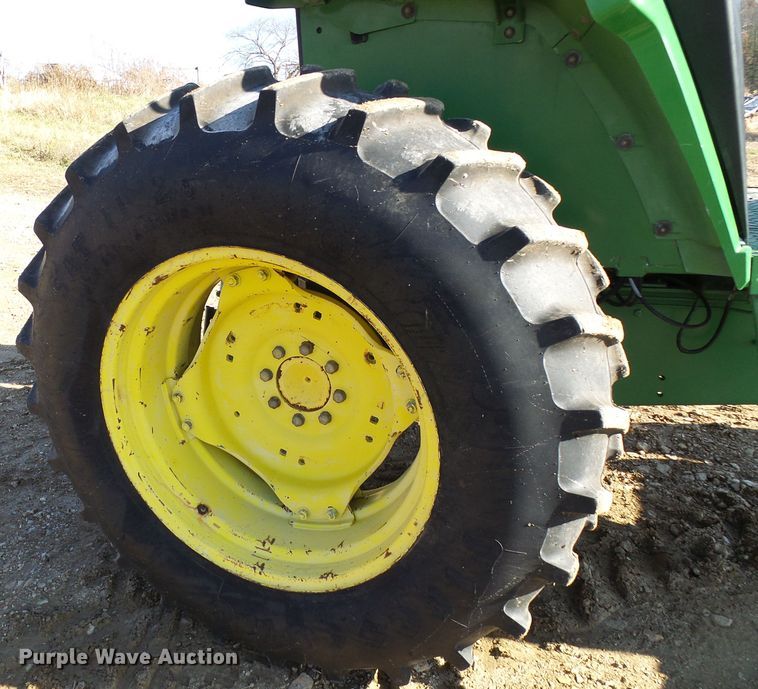 image for item DG5508 1993 John Deere 6200 tractor