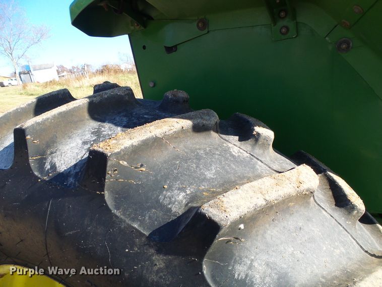 image for item DG5508 1993 John Deere 6200 tractor