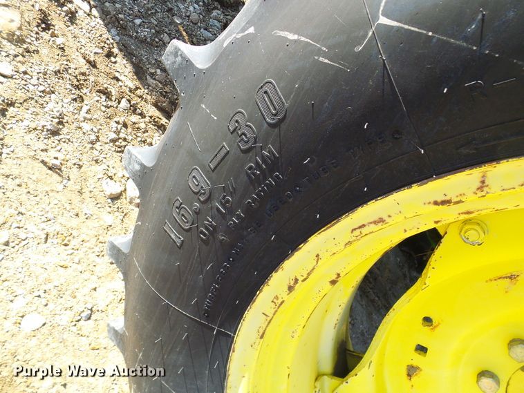 image for item DG5508 1993 John Deere 6200 tractor