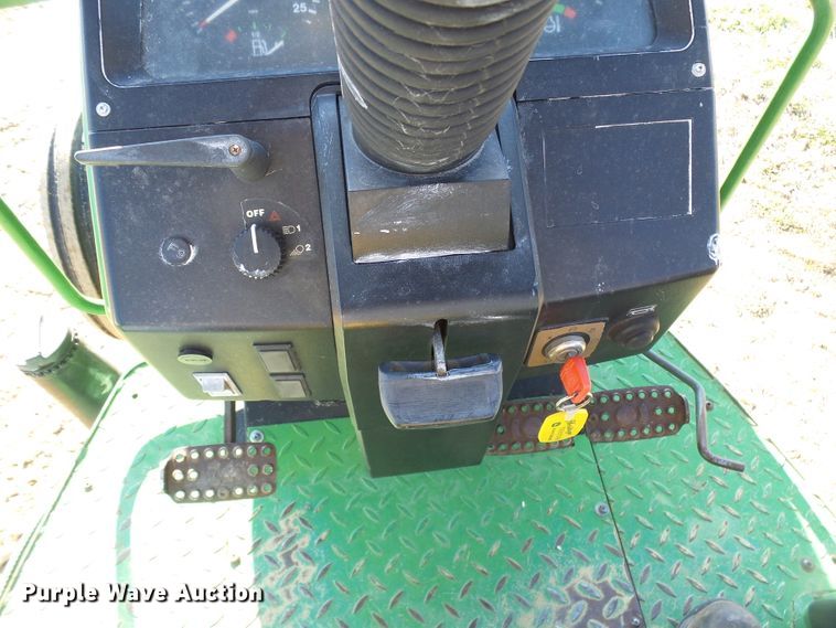 image for item DG5508 1993 John Deere 6200 tractor