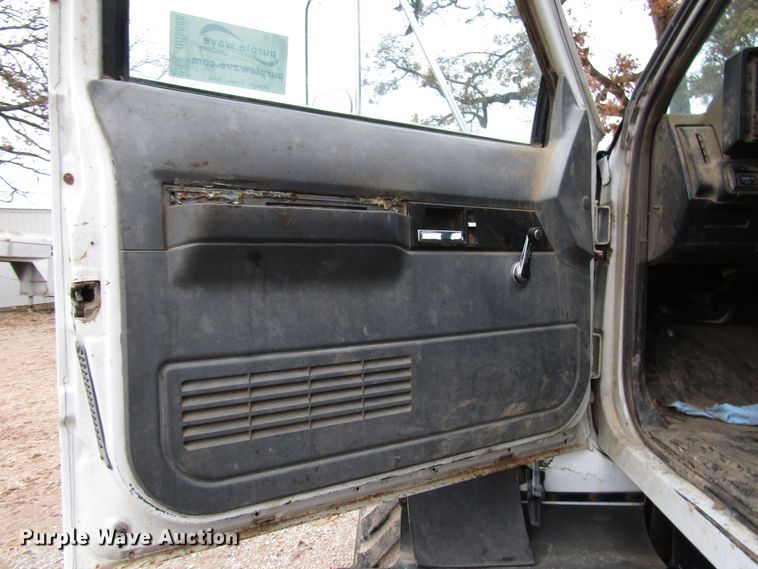 image for item DG6688 1994 Chevrolet Kodiak C6500 applicator truck