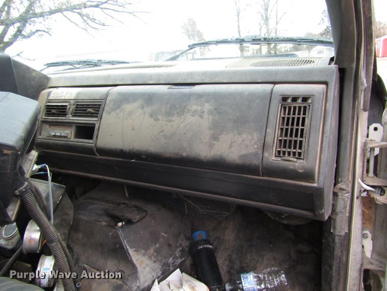 image for item DG6688 1994 Chevrolet Kodiak C6500 applicator truck