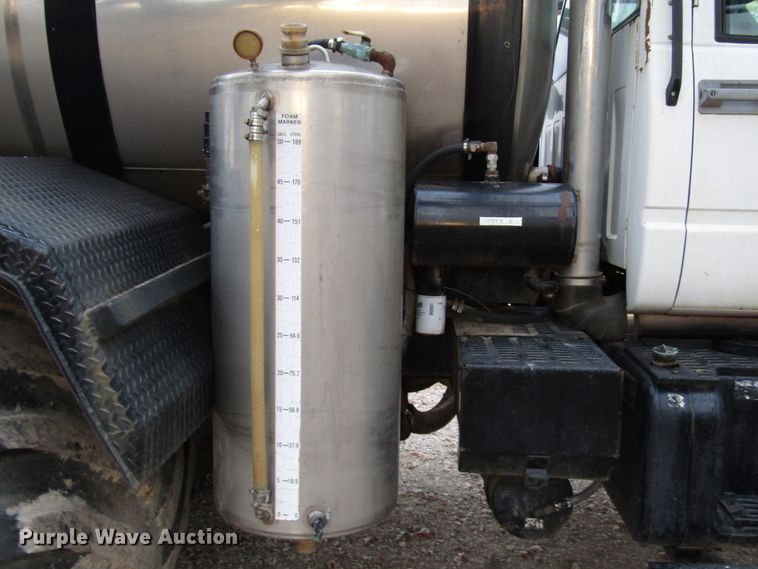 image for item DG6688 1994 Chevrolet Kodiak C6500 applicator truck