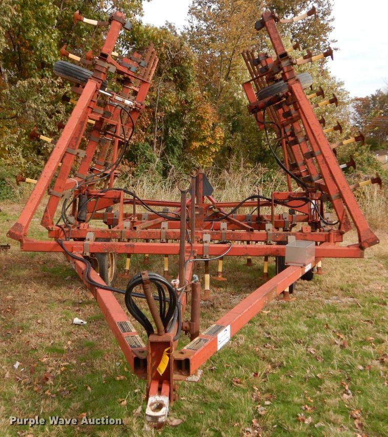 image for item DH2223 Hesston 2210 field cultivator