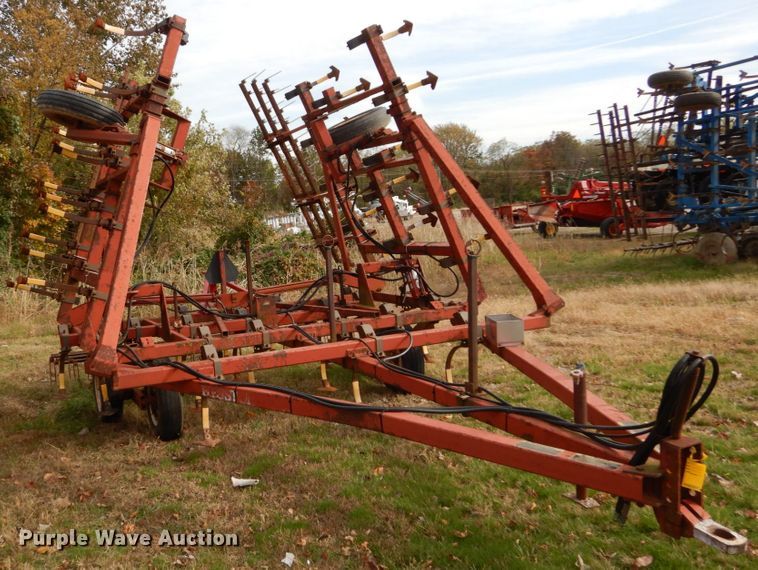 image for item DH2223 Hesston 2210 field cultivator