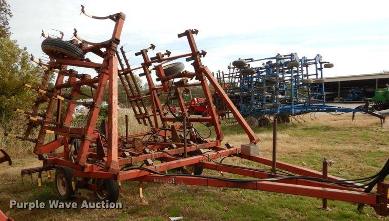 image for item DH2223 Hesston 2210 field cultivator