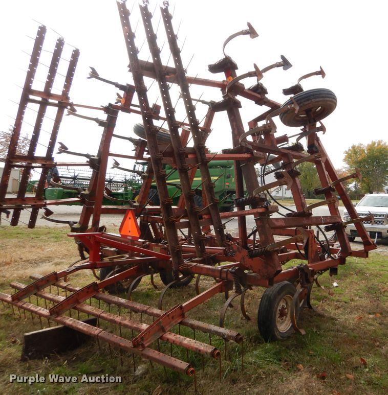 image for item DH2223 Hesston 2210 field cultivator