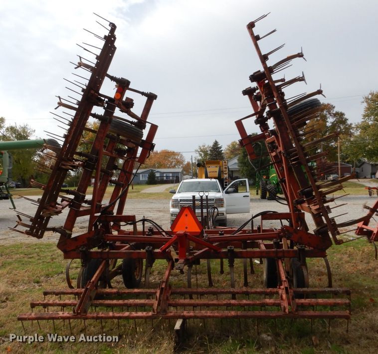 image for item DH2223 Hesston 2210 field cultivator