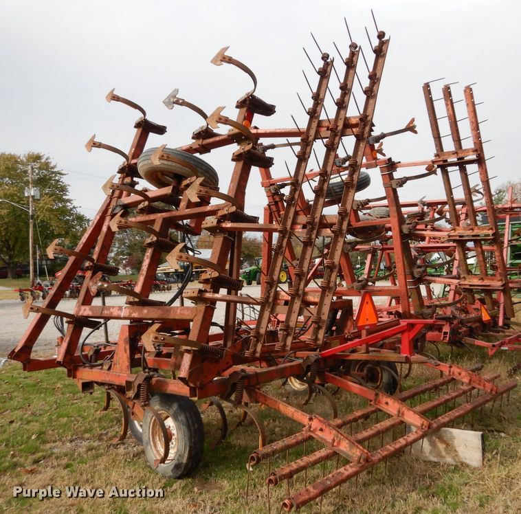 image for item DH2223 Hesston 2210 field cultivator