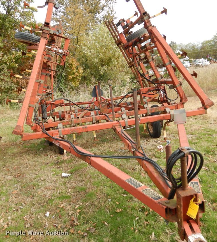 image for item DH2223 Hesston 2210 field cultivator