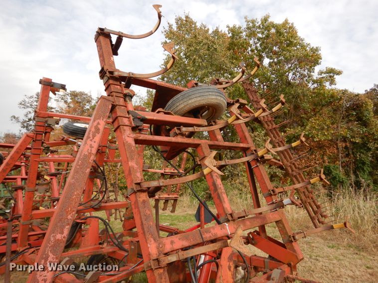 image for item DH2223 Hesston 2210 field cultivator