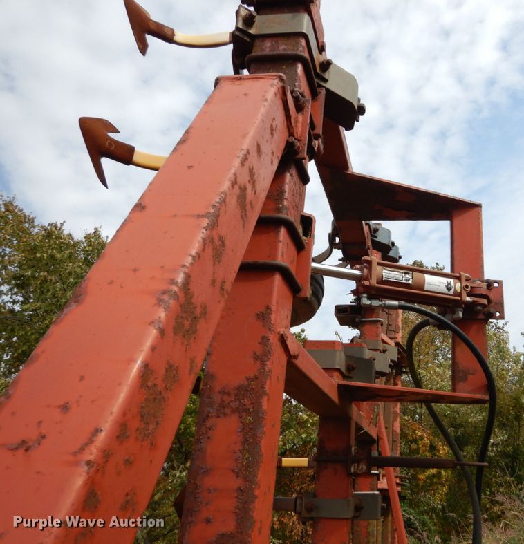 image for item DH2223 Hesston 2210 field cultivator