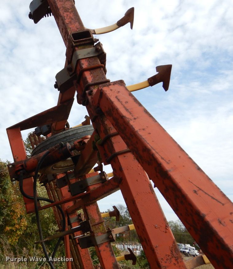 image for item DH2223 Hesston 2210 field cultivator