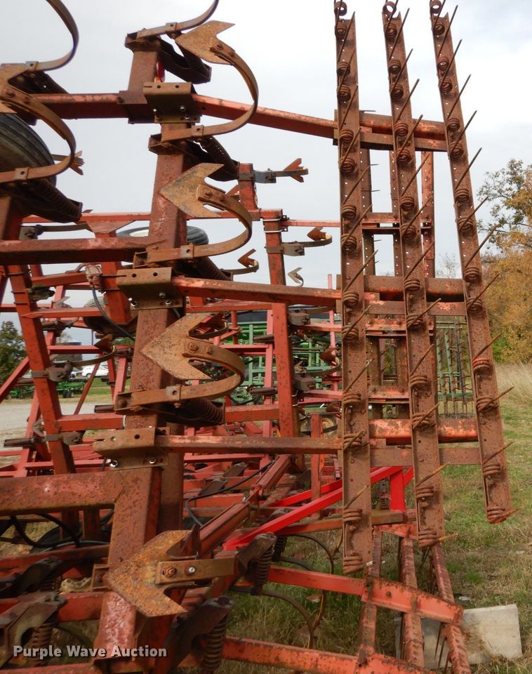 image for item DH2223 Hesston 2210 field cultivator