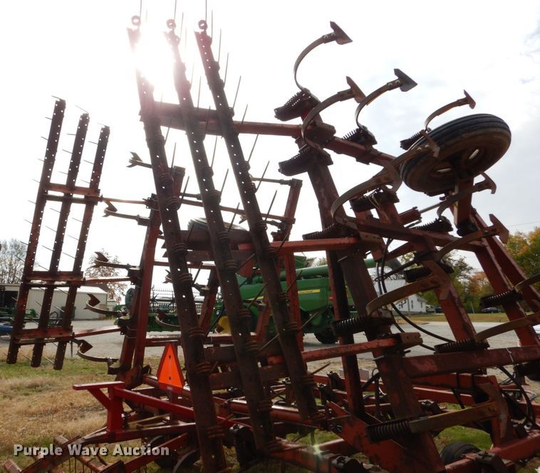 image for item DH2223 Hesston 2210 field cultivator