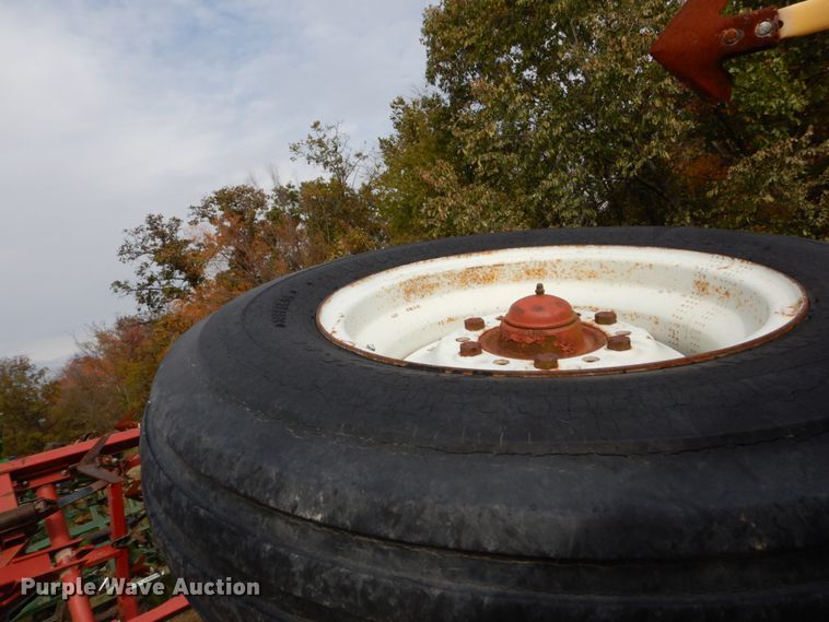 image for item DH2223 Hesston 2210 field cultivator