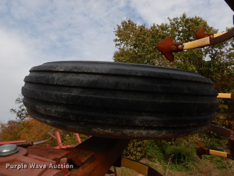 image for item DH2223 Hesston 2210 field cultivator