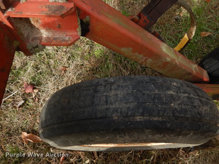 image for item DH2223 Hesston 2210 field cultivator