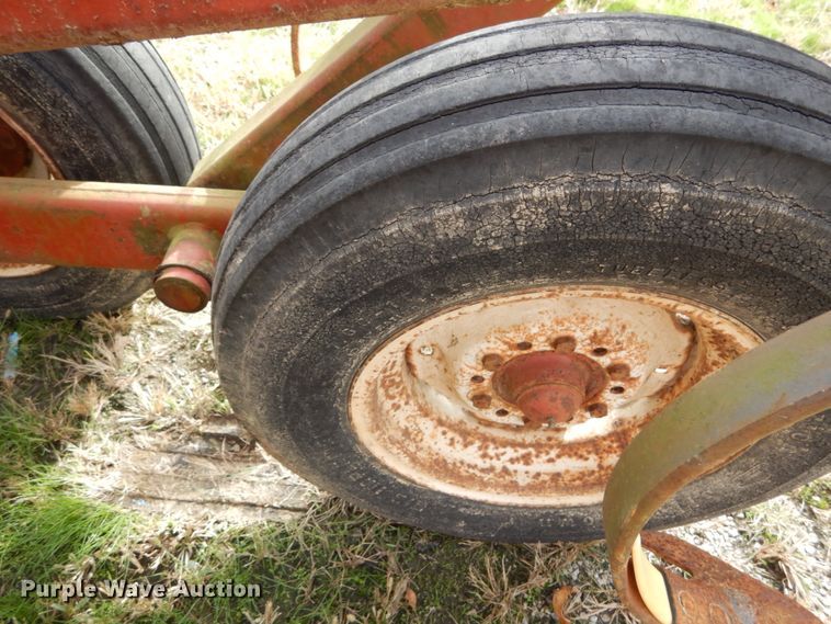 image for item DH2223 Hesston 2210 field cultivator